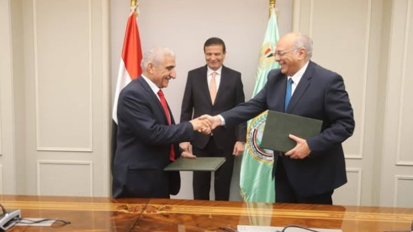 توقيع مشروعين