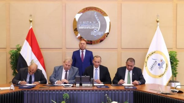  توقيع عدد من العقود 
