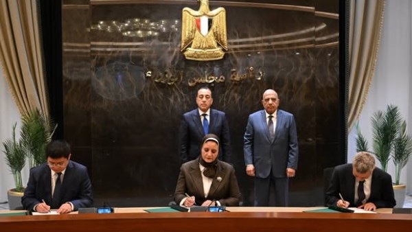 جانب من توقيع المذكرة 