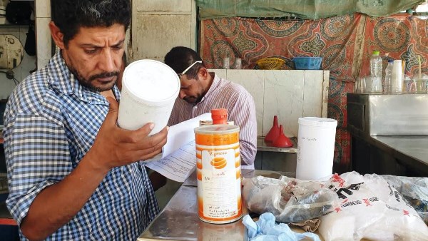 تموين أسوان يواصل التفتيش على المنشآت الغذائية لضمان سلامة المنتجات
