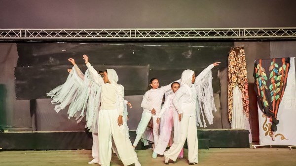 العرض المسرحي زمردة 
