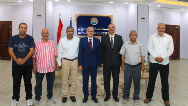 رئيس جامعة اسوان 