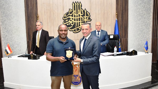 محافظ أسوان 