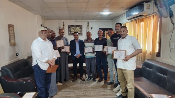 تكريم الموظف المثالي بأرمنت غرب الأقصر