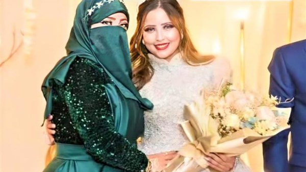 المتهمة و والدتها 