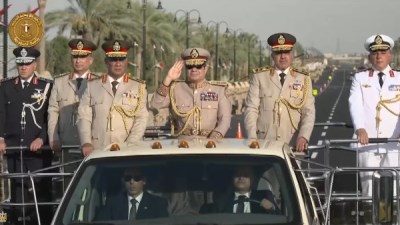 الرئيس السيسي يرتدي الزي العسكري خلال افتتاح مقر القيادة الاستراتيجية بالعاصمة الإدارية الجديدة