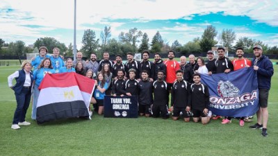 جامعة جونزاجا تلتقط صور تذكارية مع منتخب مصر