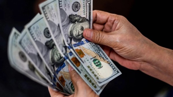 تجارة عملات أجنبية - أرشيفية