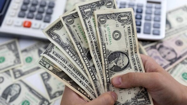 تحويلات المصريين بالخارج تكسر الأرقام القياسية سنويًا وتدعم الاحتياطي النقدي