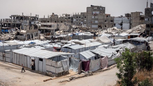 رفح تحت النار.. استشهاد طفل وشاب جراء إطلاق نيران مباشر على خيام النازحين