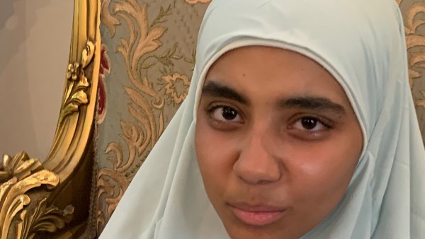 الطالبه 