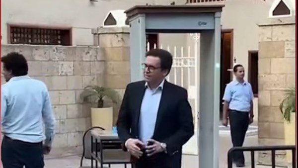 وزير الثقافة السابق أحمد فؤاد هنو في عزاء الموسيقار هاني شنودة
