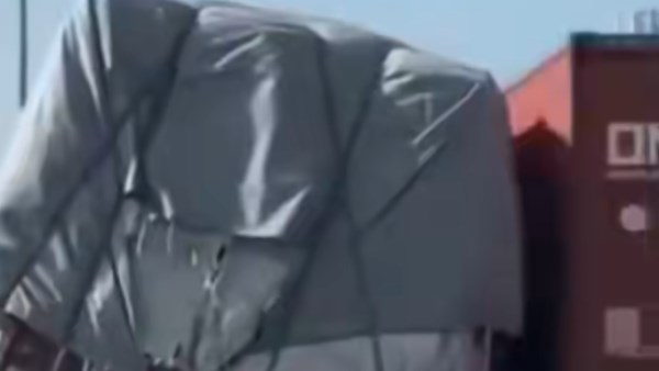 سائق التريلا يمنع كارثة فى اللحظات الأخيرة