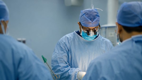 فريق جراحات الجهاز الهضمي بمستشفى الناس