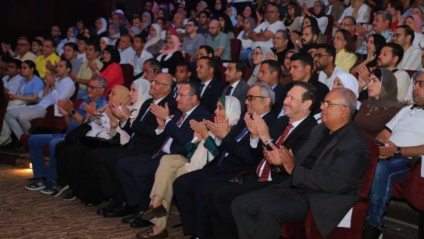  وزير التعليم العالي ومحافظ الإسكندرية يشهدان انطلاق الموسم الصيفي للمسرح بـ "الملك لير"