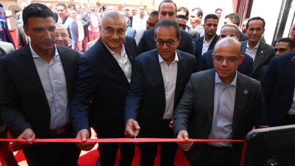 وزير الصناعة يشارك في افتتاح مصنع سبكترم بالإسماعيلية لتعزيز صناعة المستلزمات الطبية محليًا