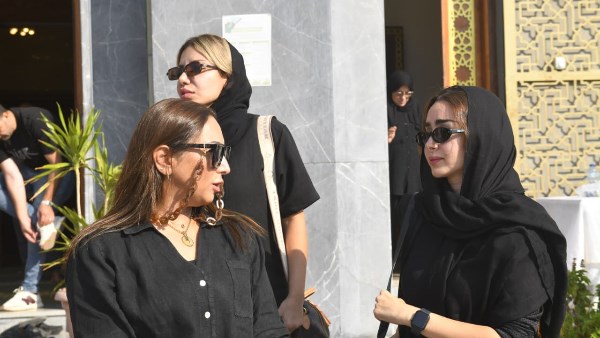 هنا الزاهد في جنازة والد تامر حسني