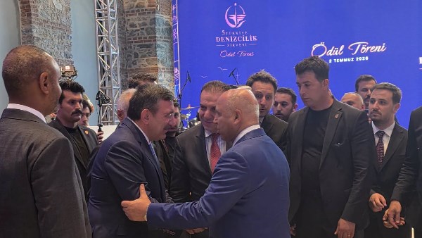 كامل الوزير يبحث مع نائب الرئيس التركي تعزيز التعاون في النقل واللوجستيات بإسطنبول 