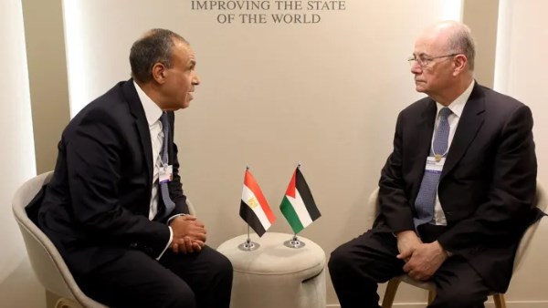 مصر وفلسطين تبحثان حشد الدعم الدولي قبيل مؤتمر المانحين في بروكسل