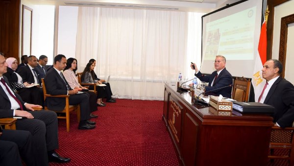 وزيرا الخارجية والبترول يعقدان إحاطة مع السفراء الأجانب حول فرص الاستثمار في الطاقة والثروة المعدنية بمصر