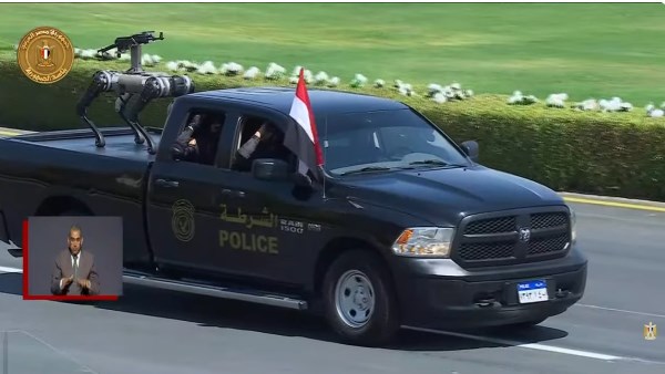 كلب روبوت.. وزارة الداخلية يظهر لأول مرة في افتتاح القيادة الاستراتيجية بالعاصمة الإدارية الجديدة 