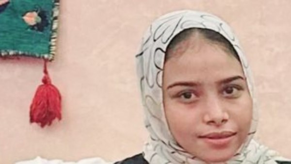 إحالة المتهم بقتل ابنته جوعًا إلى جنايات قنا بعد احتجازها عامًا داخل غرفة