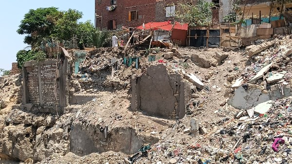 سقوط جزء من حائط منزل خالٍ من السكان في منشأة ناصر.. والحماية المدنية تتحرك فورًا
