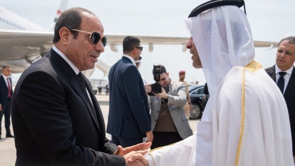 الرئيس السيسي يلتقي أمير قطر في الدوحة ويقدم التعازي في وفاة الأمير الوالد الشيخ حمد بن خليفة آل ثاني 