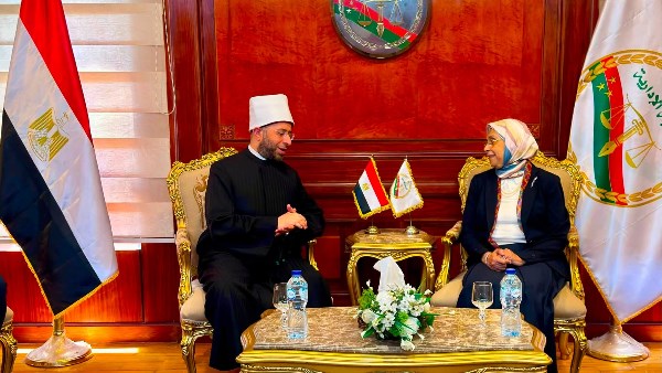 وزير الأوقاف يهنئ رئيسة هيئة النيابة الإدارية بتوليها منصبها ويشيد بدورها في مكافحة الفساد