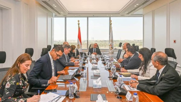 وزير الاستثمار يبحث مع بنك أوف نيويورك دعم وصول الشركات المصرية للأسواق العالمية