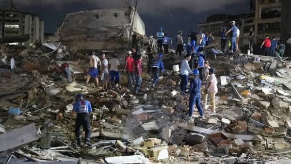 ارتفاع ضحايا زلزالي فنزويلا إلى 5069 وفاة.. واستمرار عمليات الإنقاذ وإزالة الأنقاض