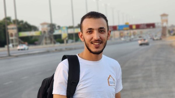 جاء إلى الأقصر بحثًا عن لقمة العيش.. صعق كهربائي ينهي حياة شاب من الشرقية في أول يوم عمل