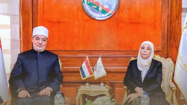 مفتي الجمهورية يهنئ هدى أحمد عيسى بتوليها رئاسة هيئة النيابة الإدارية