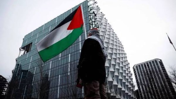 الخارجية الفلسطينية تدين إحراق مسجدين في نابلس وطولكرم وتطالب بتحرك دولي