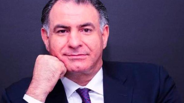 الكاتب والإعلامي محمد فودة يشيد بألبوم «حبيتك».. ويؤكد القمة عنوان مسيرة عمرو دياب