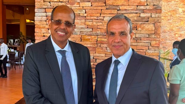 وزير الخارجية يبحث مع رئيس مفوضية الاتحاد الأفريقي تعزيز التعاون ومناقشة تطورات السودان والصومال