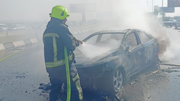 السيطرة على حريق سيارة ملاكي في القطامية دون إصابات