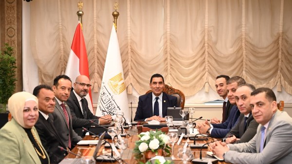 اجتماع وزير الشباب 