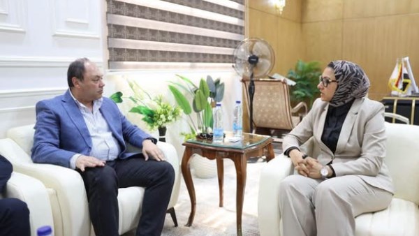   رئيس هيئة تنمية الصعيد يتفقد مشروع تدوير المخلفات الزراعية بالوادي الجديد 
