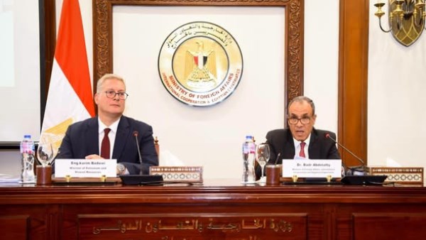  وزير الخارجية: مصر تمتلك مقومات استراتيجية لتكون مركزاً لتجارة الطاقة