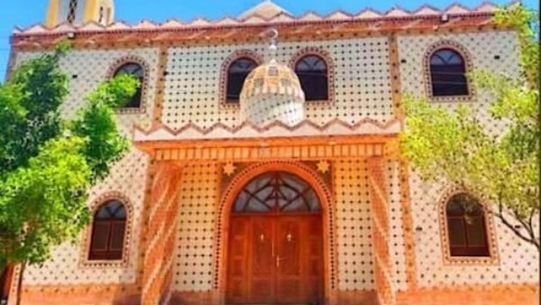 مسجدًا 