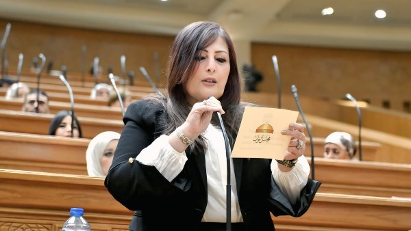  النائبة الدكتورة إليزابيث شاكر