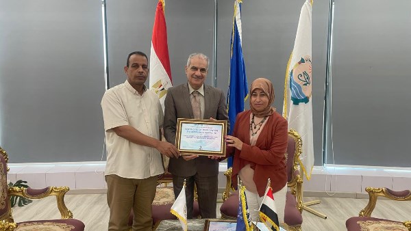 رئيس جامعة اسوان 