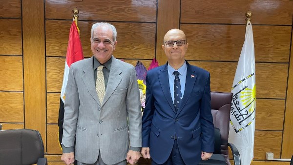 رئيس جامعة اسوان 