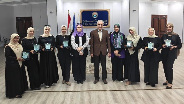 رئيس جامعة اسوان 