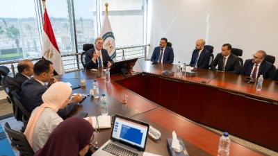 اجتماع موسع مع وزير البترول 