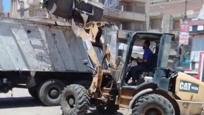 جانب من  أعمال رفع بؤر المخلفات