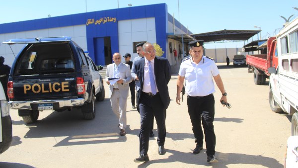 مدير أمن الفيوم  يتفقد مجمع تراخيص سيارات النقل بدمو