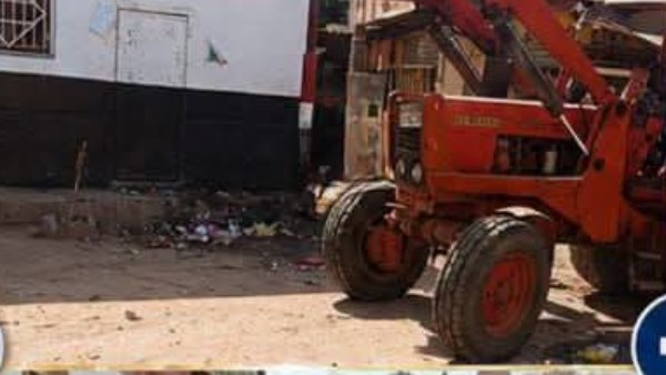 رفع المخلفات المحيطة بحضانة أطفال بكوم حمادة