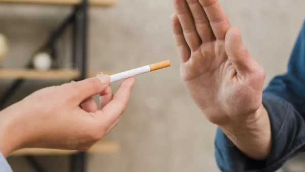 أستاذ طب نفسي: الإقلاع عن التدخين يبدأ بقرار حاسم.. والتوقف الفوري هو الحل الأكثر فاعلية